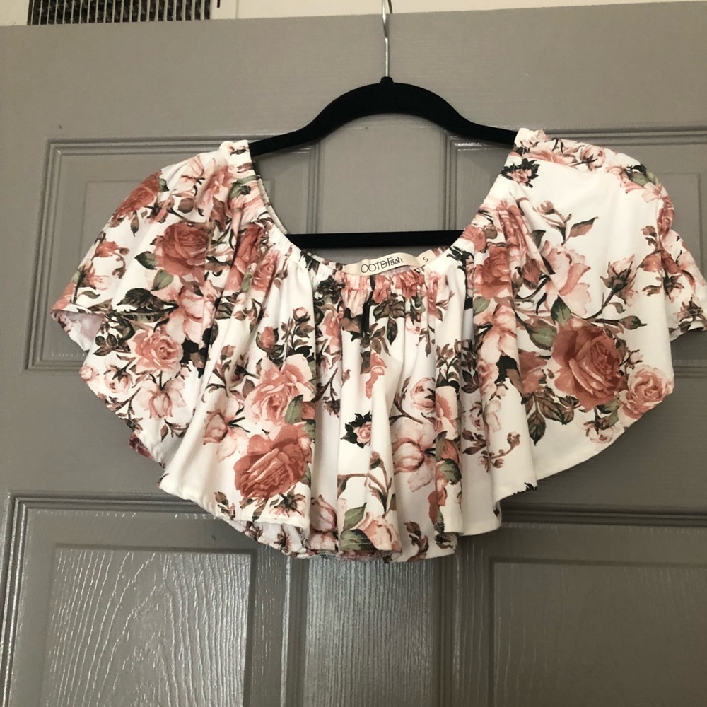 Off the shoulder crop